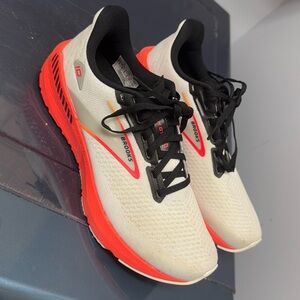 COPY - Brooks Launch GTS 10